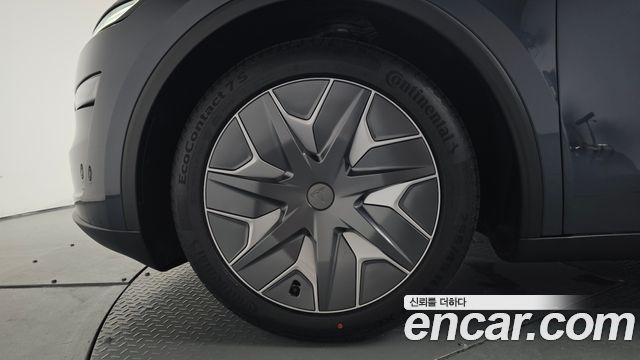 Tesla Model Y L Long Range AWD - фото 3