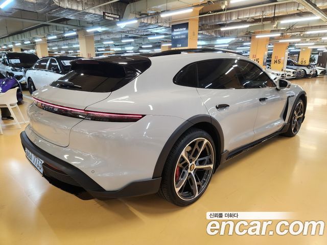 Porsche Taycan 4S Cross Turismo - фото 3