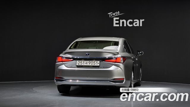 Lexus ES 300h 7-го поколения Luxury Plus - фото 3