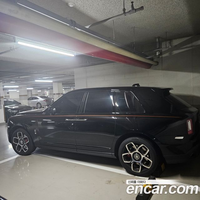 Rolls-Royce Cullinan 6.7 V12 Black Badge - фото 1