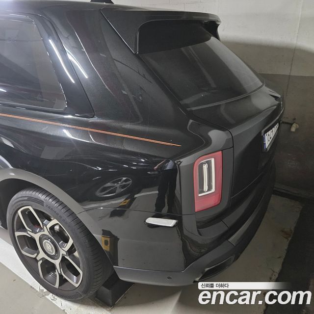 Rolls-Royce Cullinan 6.7 V12 Black Badge - фото 3