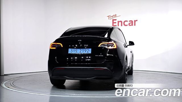 Tesla Model Y Long Range AWD - фото 3