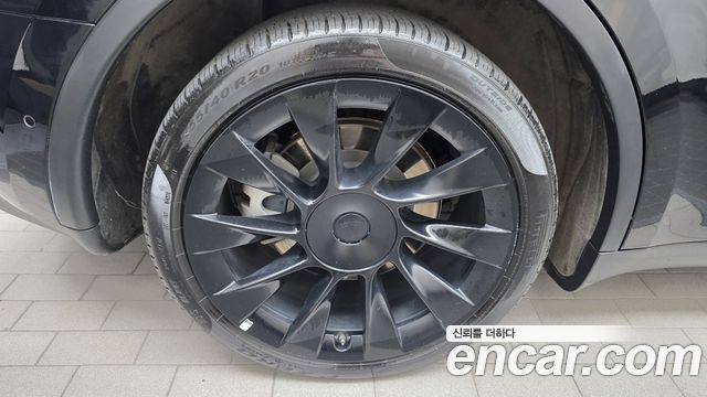 Tesla Model Y Long Range AWD - фото 4