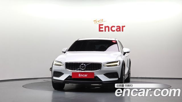 Volvo V60 Cross Country 2-го поколения T5 Pro AWD - фото 2