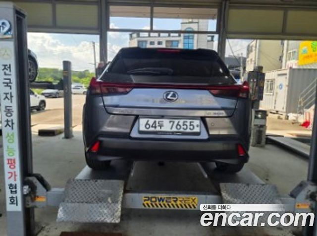 Lexus UX 250h 2.0 2WD - фото 1