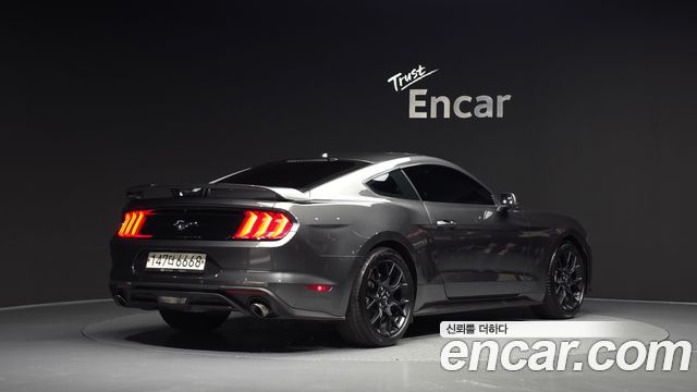 Ford Mustang Coupe - фото 1