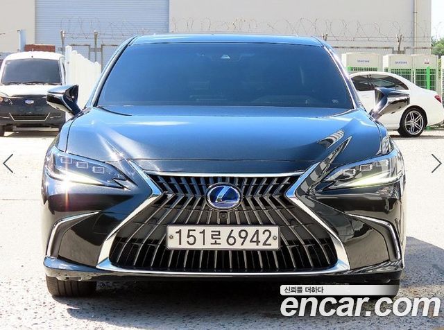 Lexus ES 300h 7-го поколения Executive - фото 0