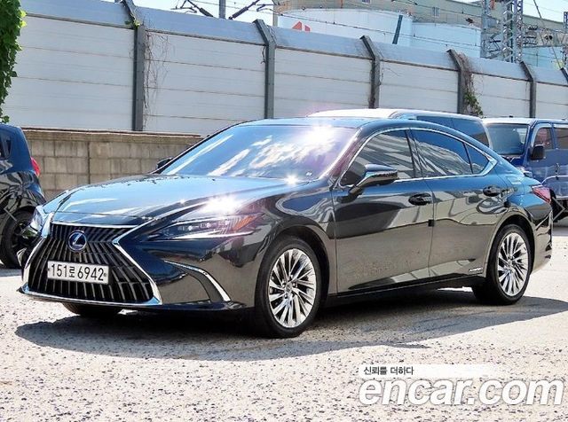 Lexus ES 300h 7-го поколения Executive - фото 1