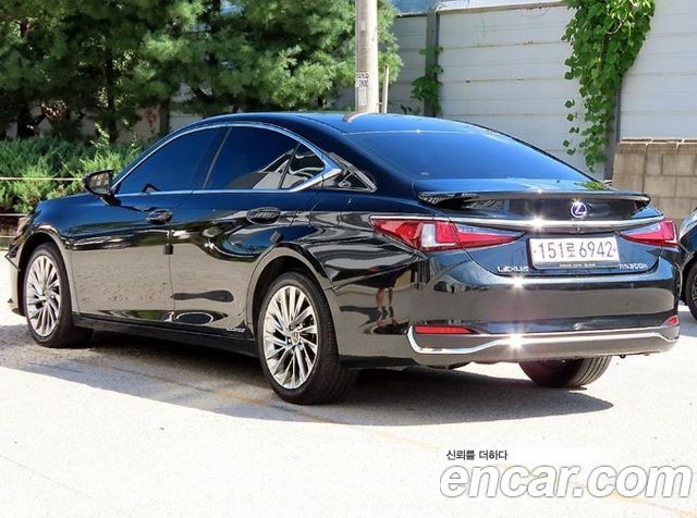 Lexus ES 300h 7-го поколения Executive - фото 2
