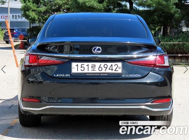 Lexus ES 300h 7-го поколения Executive - фото 3
