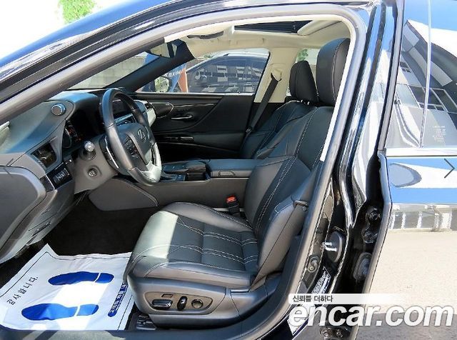 Lexus ES 300h 7-го поколения Executive - фото 4