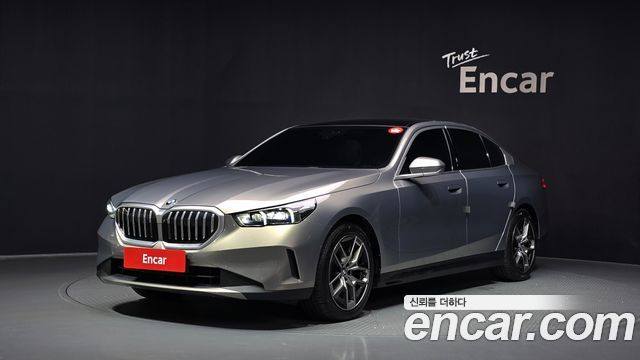 BMW 5 Series G60 520i - фото 0