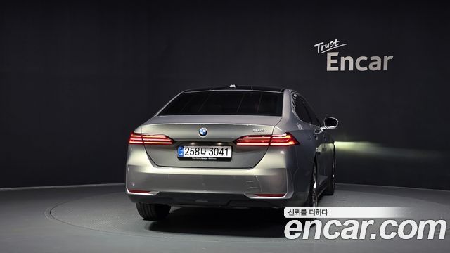 BMW 5 Series G60 520i - фото 3