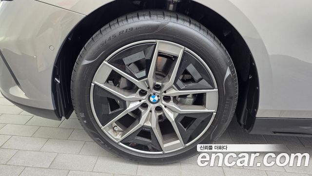 BMW 5 Series G60 520i - фото 4