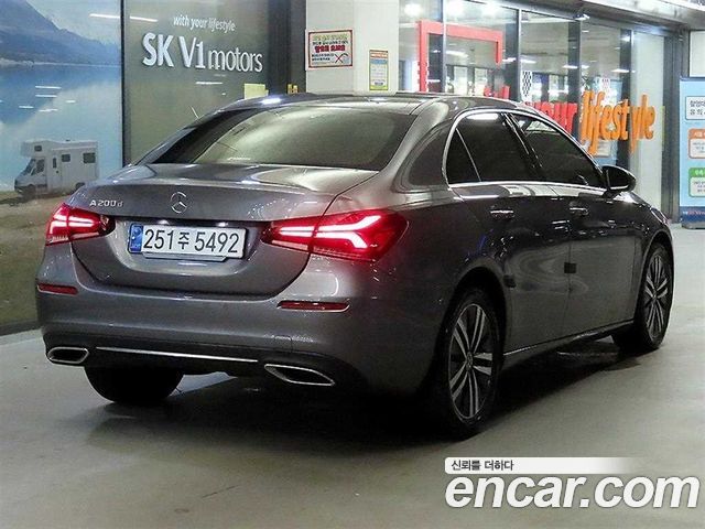 Mercedes-Benz A-Class W177 A200d Sedan - фото 3