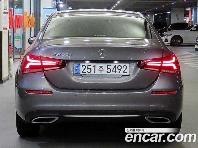 Mercedes-Benz A-Class W177 A200d Sedan - фото 4