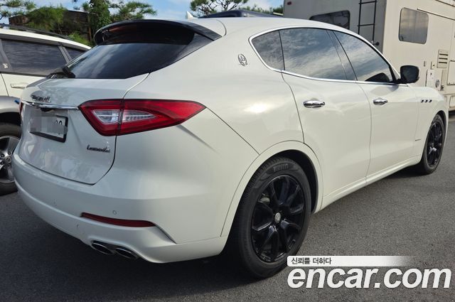 Maserati Levante 3.0 Diesel AWD GranLusso - фото 1