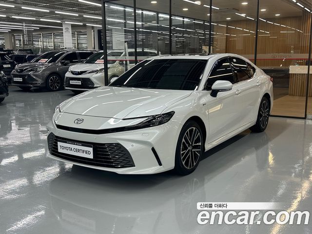 Toyota Camry XV80 2.5 XLE Hybrid - фото 0