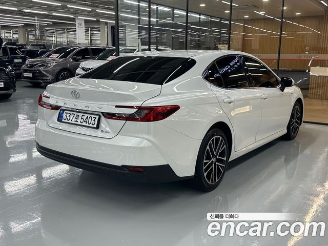 Toyota Camry XV80 2.5 XLE Hybrid - фото 1
