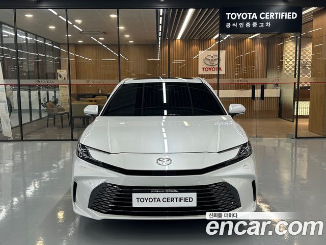 Toyota Camry XV80 2.5 XLE Hybrid - фото 2