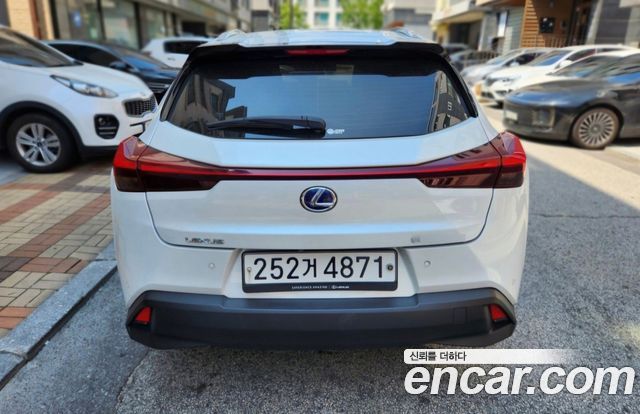 Lexus UX 250h 2.0 2WD - фото 1