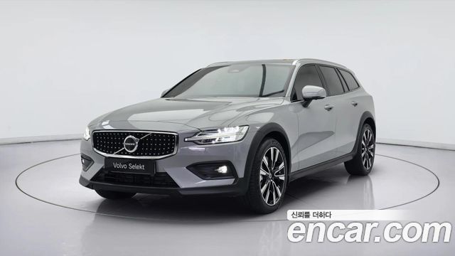 Volvo V60 Cross Country 2-го поколения B5 Ultimate AWD - фото 0