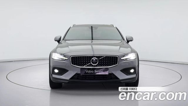 Volvo V60 Cross Country 2-го поколения B5 Ultimate AWD - фото 1
