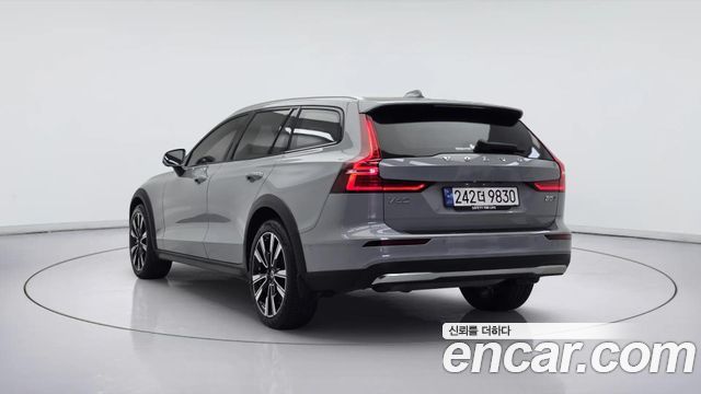 Volvo V60 Cross Country 2-го поколения B5 Ultimate AWD - фото 3
