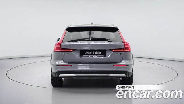 Volvo V60 Cross Country 2-го поколения B5 Ultimate AWD - фото 4