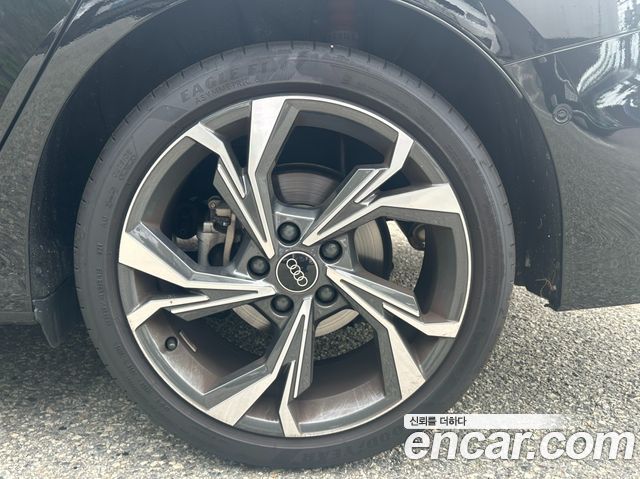 Audi A3 40 TFSI Premium - фото 4