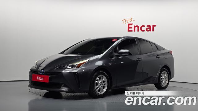 Toyota Prius 4-го поколения 1.8 - фото 0