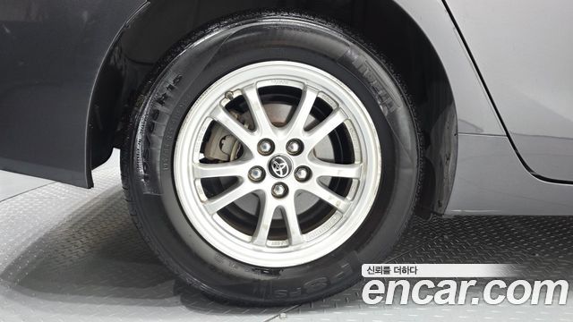 Toyota Prius 4-го поколения 1.8 - фото 4