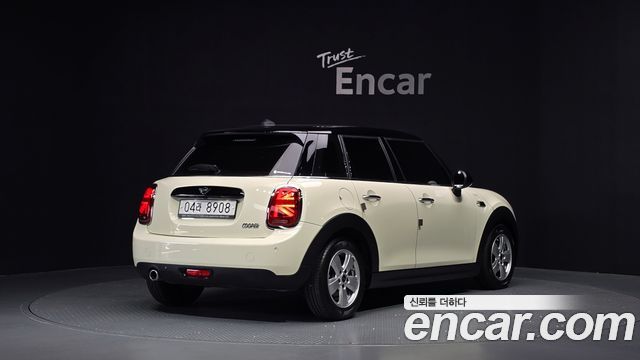 Mini Cooper 5Door Standard 3rd - фото 1