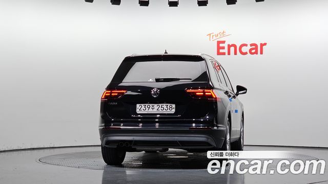 Volkswagen Tiguan 2-го поколения 2.0 TDI Premium - фото 3