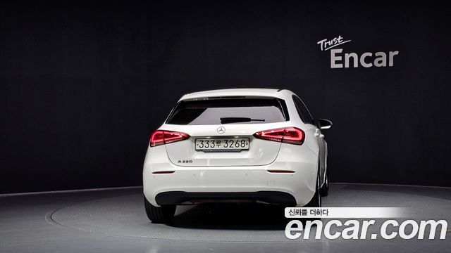 Mercedes-Benz A-Class W177 A220 Hatchback - фото 3