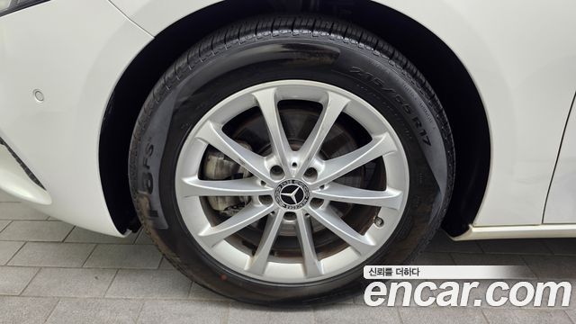 Mercedes-Benz A-Class W177 A220 Hatchback - фото 4