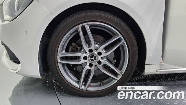 Mercedes-Benz CLA-Class C117 CLA220 AMG Line - фото 4
