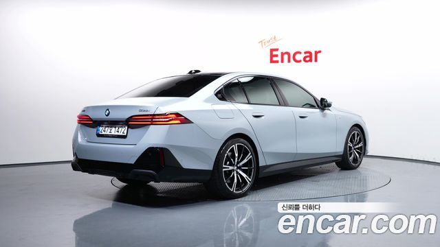 BMW 5 Series G60 530i xDrive M Sport - фото 1