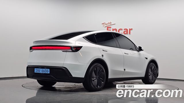 Tesla Model Y RWD - фото 0