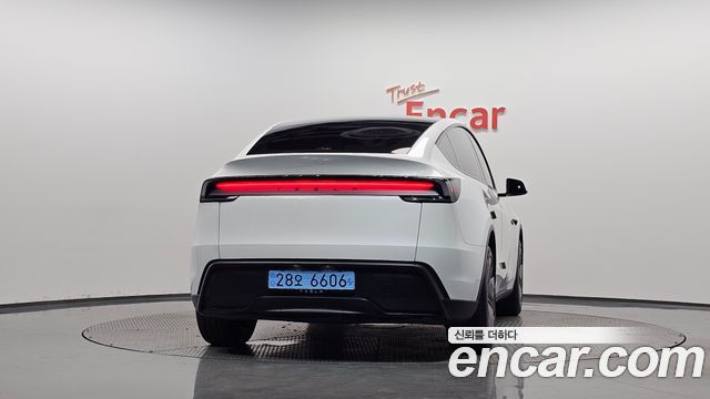 Tesla Model Y RWD - фото 2