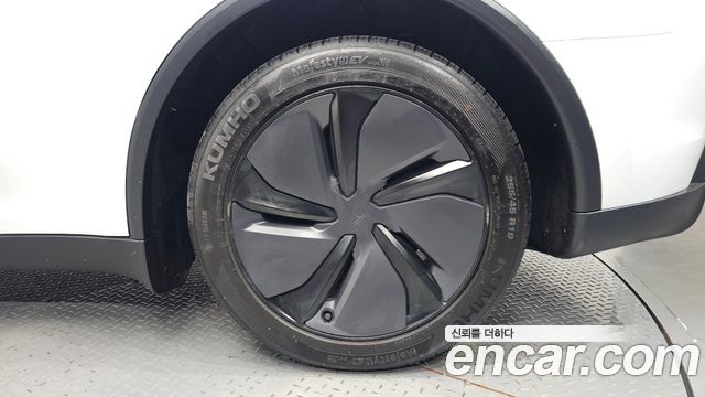 Tesla Model Y RWD - фото 3