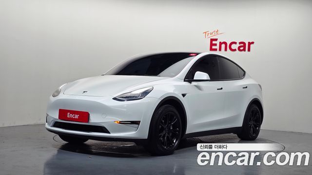 Tesla Model Y Standard Range RWD - фото 0
