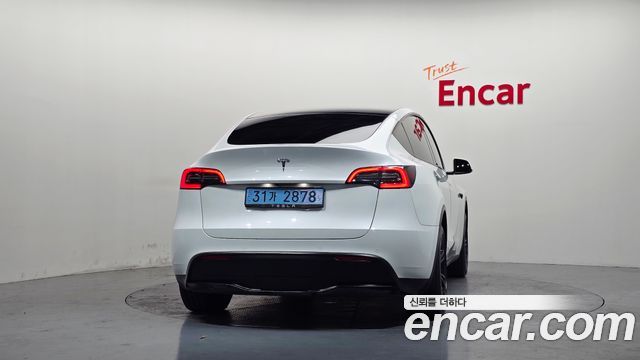 Tesla Model Y Standard Range RWD - фото 3