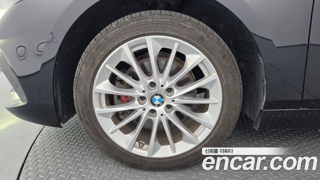 BMW 1 Series F40 118d Joy - фото 4
