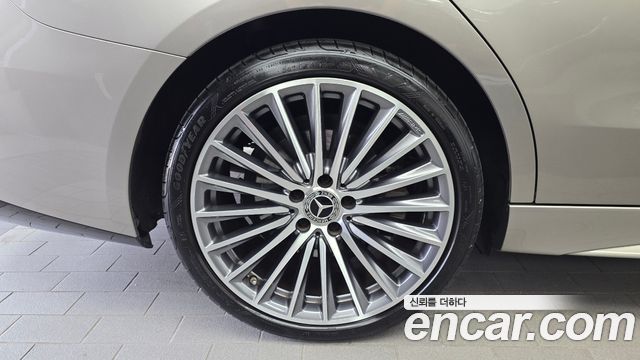 Mercedes-Benz C-Class W206 C300 AMG Line - фото 4