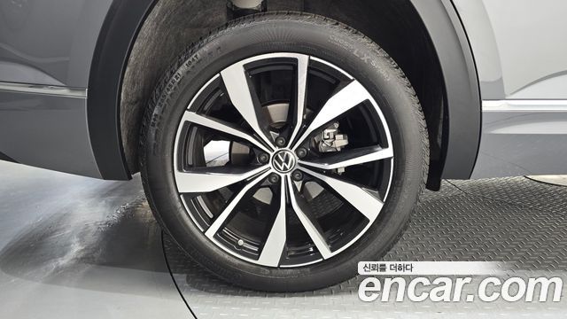 Volkswagen Atlas 2.0 TSI R-LINE 7-Seater - фото 4