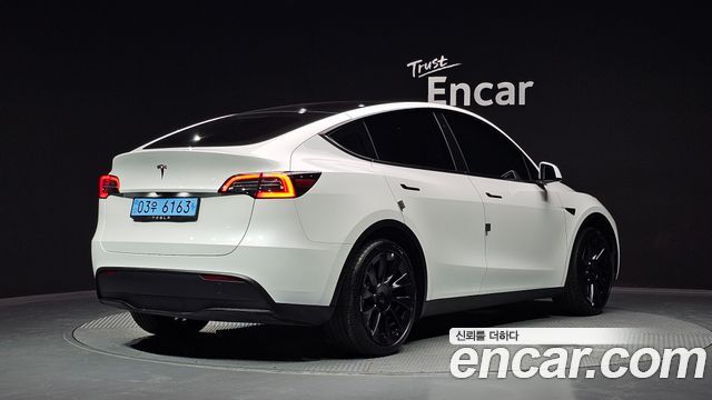 Tesla Model Y RWD - фото 0