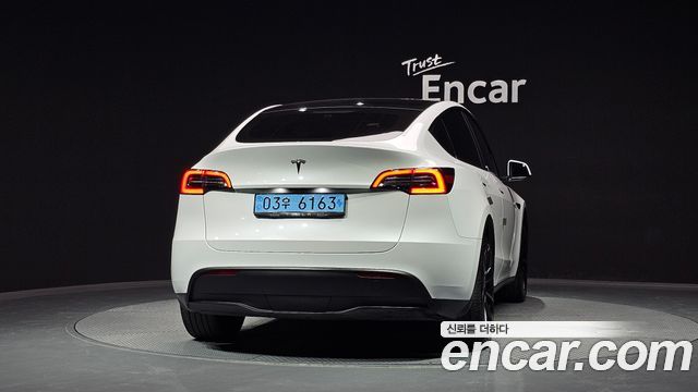 Tesla Model Y RWD - фото 2