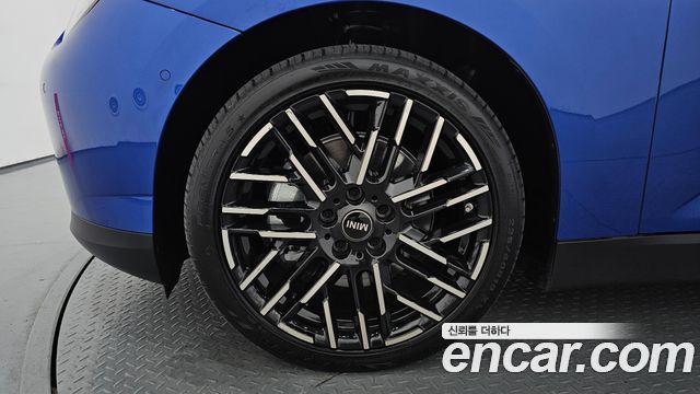 Mini Cooper Electric 4-го поколения SE Favoured - фото 4