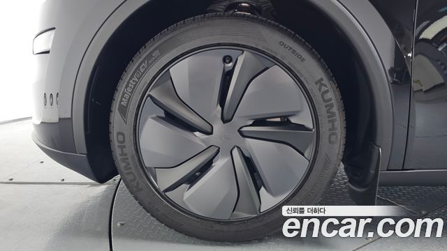 Tesla Model Y Long Range AWD - фото 3
